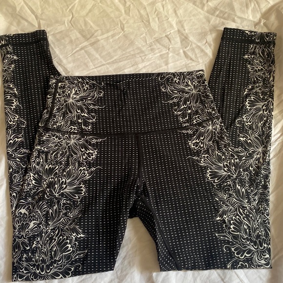 Athletic Leggings By Lululemon In Floral Print, Size: 10 main image 1